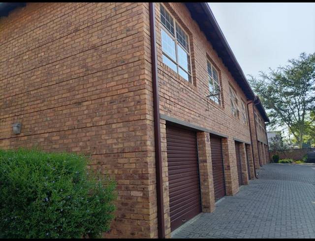 4 BEDROOM TOWNHOUSE FOR SALE IN HAZELDEAN